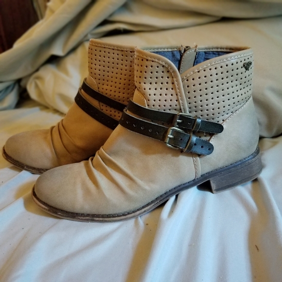 NWOT Roxy Buckle ankle booties - Picture 8 of 8